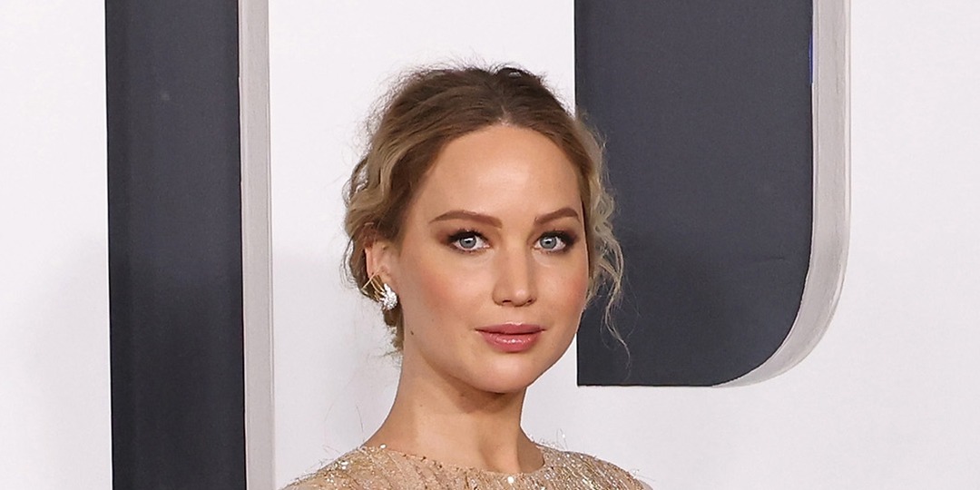 Pregnant Jennifer Lawrence Makes Major Red Carpet Return in Golden Look – E! Online