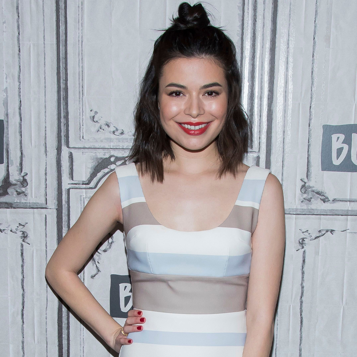 Miranda Cosgrove Sex Tapes Of Celebrities - Miranda Cosgrove Teases iCarly and a Potential Guest Star - E! Online