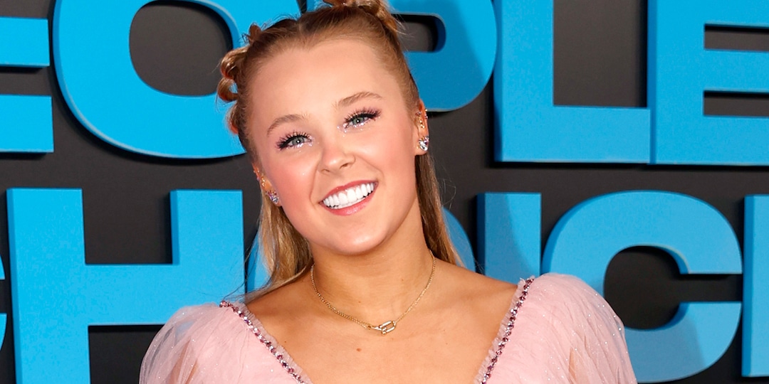 JoJo Siwa Looks Like a Disney Princess in Glamorous Gown at 2021 People’s Choice Awards – E! Online
