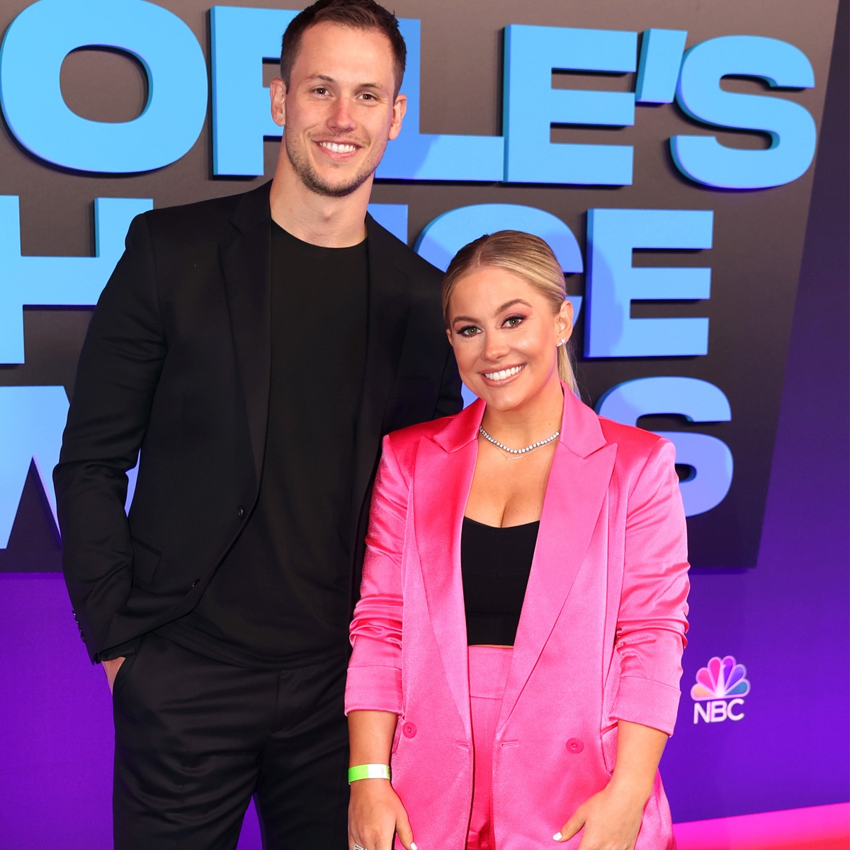 Andrew East, Shawn Johnson East, 2021 Peoples Choice Awards, Arrivals, Red Carpet Fashion, Couples