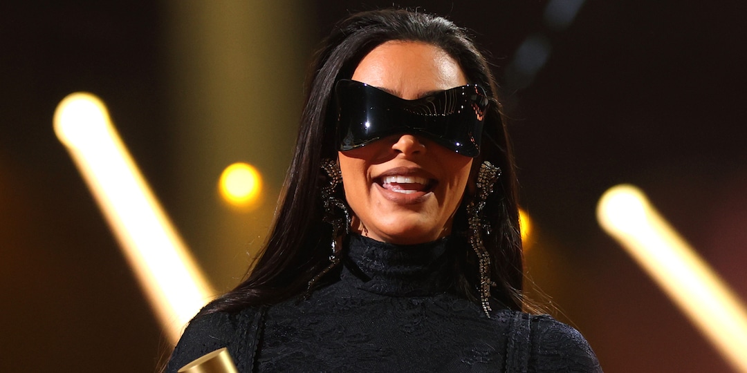 Kim Kardashian, Khloe Kardashian and Kris Jenner Accept “Bittersweet” 2021 People’s Choice Award – E! Online