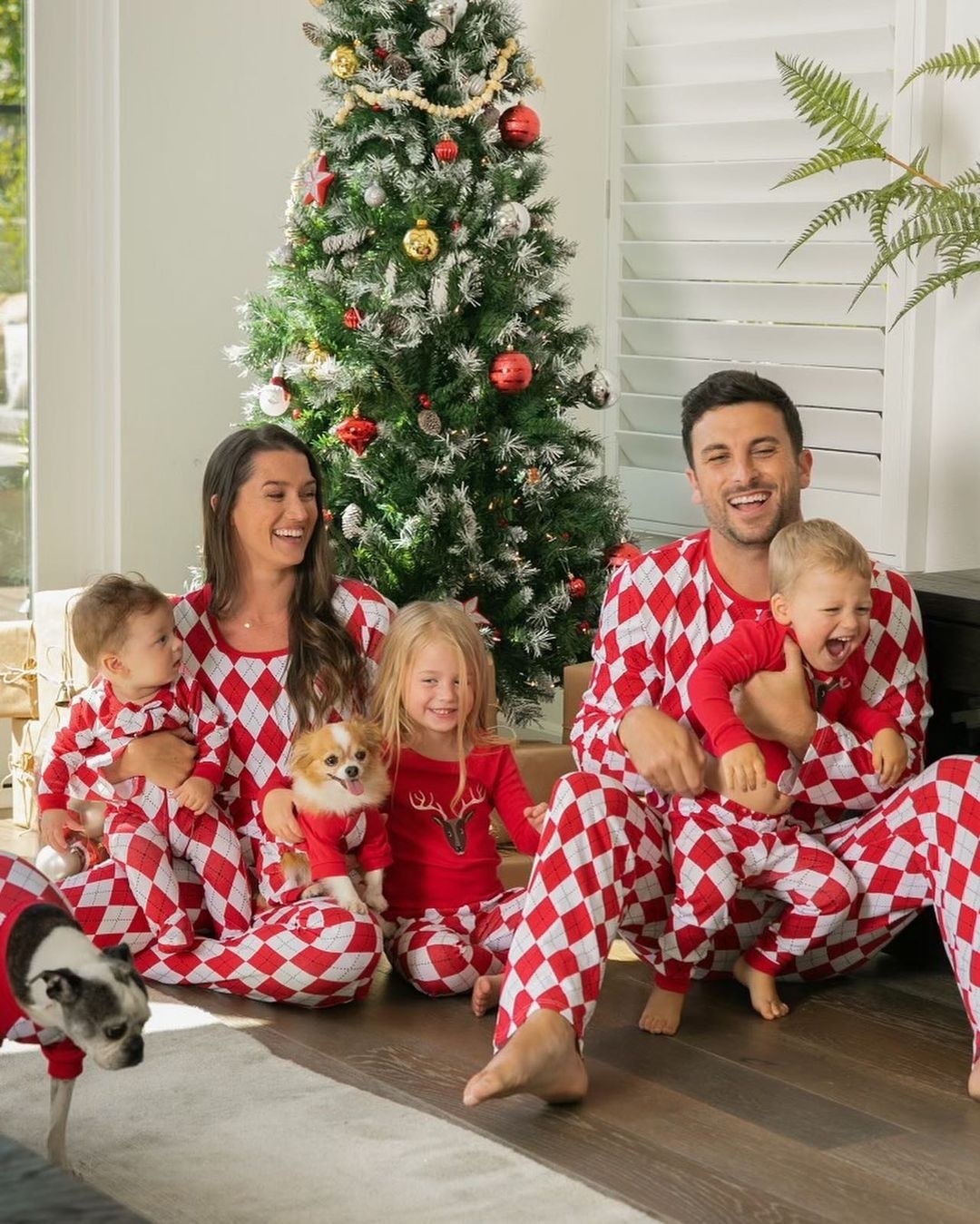 O solteiro Ben Higgins e sua esposa Jessica Clarke esperando o primeiro filho