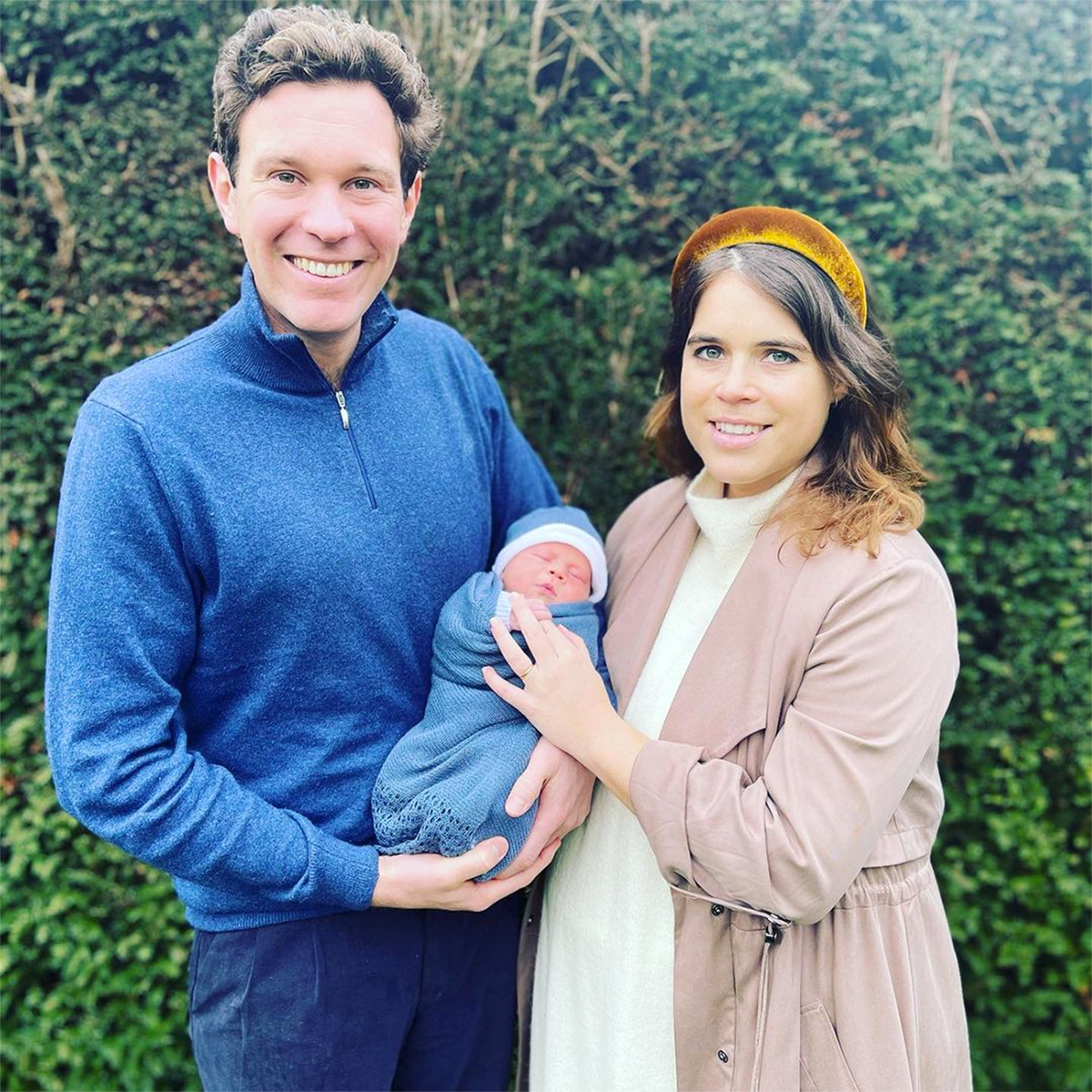 Princess Eugenie posts the first complete photo of her baby and reveals the name