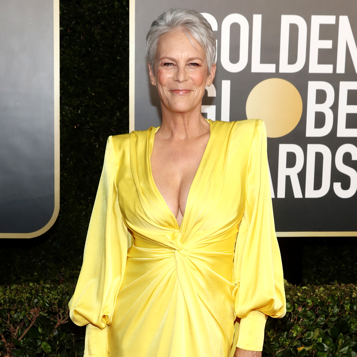 Jamie Lee Curtis Weighs In on Her Stunning Golden Globes Look - E! Online -  CA