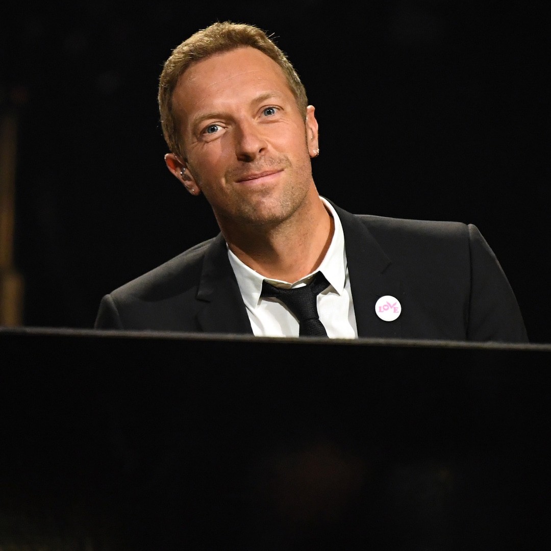 Chris Martin Falls Through Trap Door Onstage During Australia Concert – E! Online Chris Martin Falls Through Trap Door Onstage During Australia Concert – E! Online