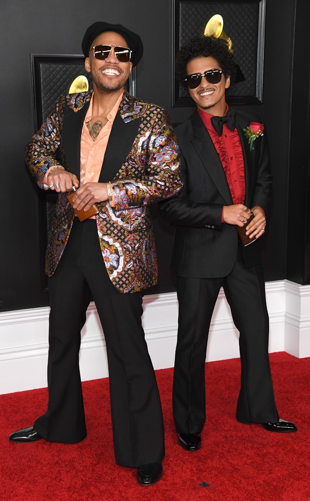Bruno Mars And Anderson Paak Prove Grammys Are More Fun With Flasks E Online Bruno Mars And Anderson Paak Prove Grammys Are More Fun With Flasks E Online