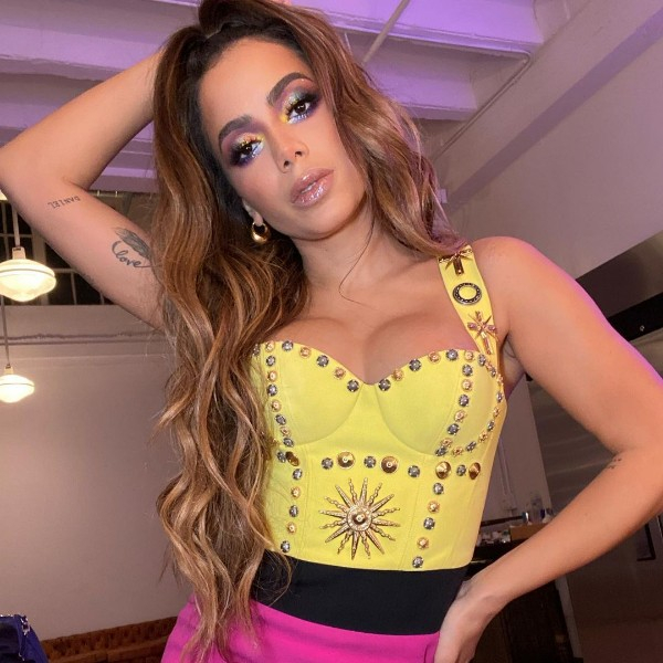 Anitta assume namoro com americano Michael Chetrit - E ...