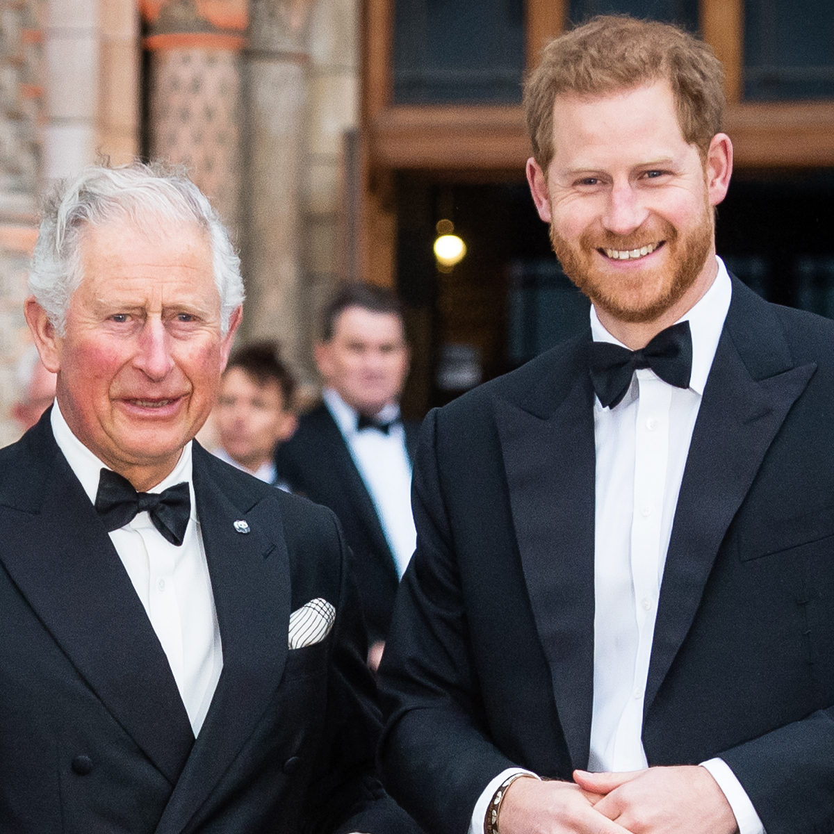 Принц Хари се завръща в Обединеното кралство, за да посети татко крал Чарлз III на фона на диагнозата рак