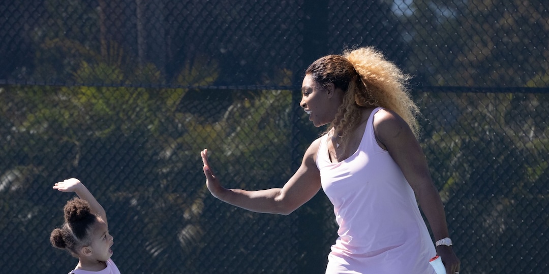 Serena Williams Shares “Rare Sighting” of Dad Richard Sweetly Motivating Her Daughter Olympia – E! Online