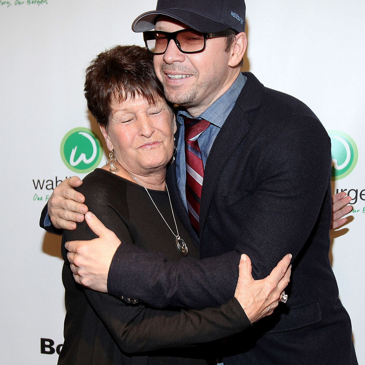 Mark Wahlberg And Donnie Wahlberg S Mother Alma Dead At 78 E Online