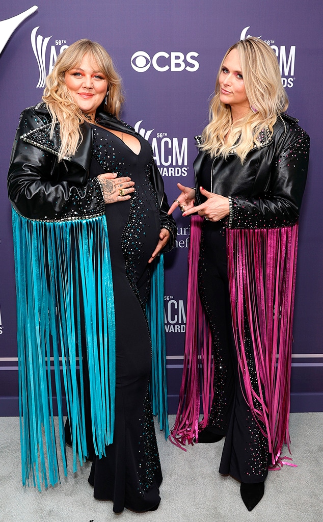Miranda Lambert And Elle King Are Fringe Ship Goals At 2021 Acm Awards E Online Cma Christmas Special 2021 Miranda Lambert