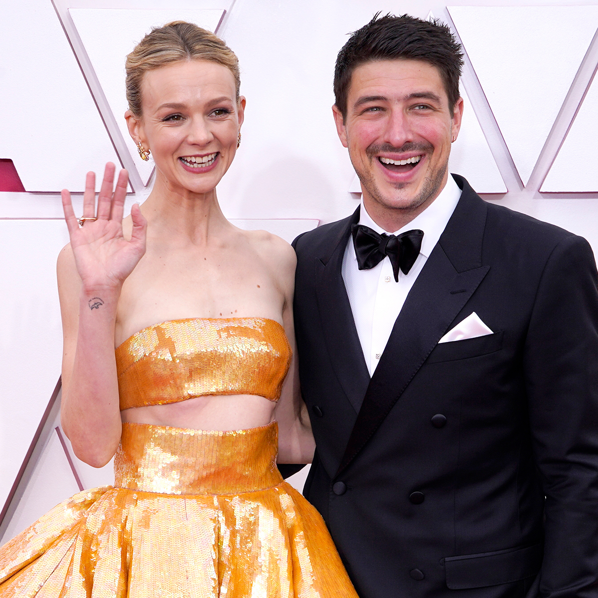 Carey Mulligan's Husband Marcus Mumford May've Taken Oscars Lampshade - E! Online