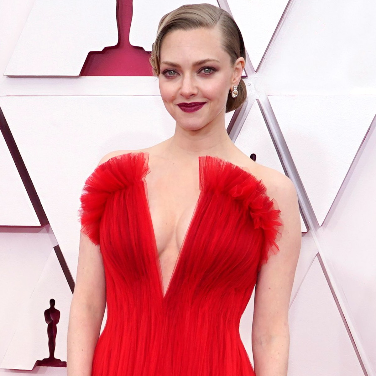 amanda seyfried red dress