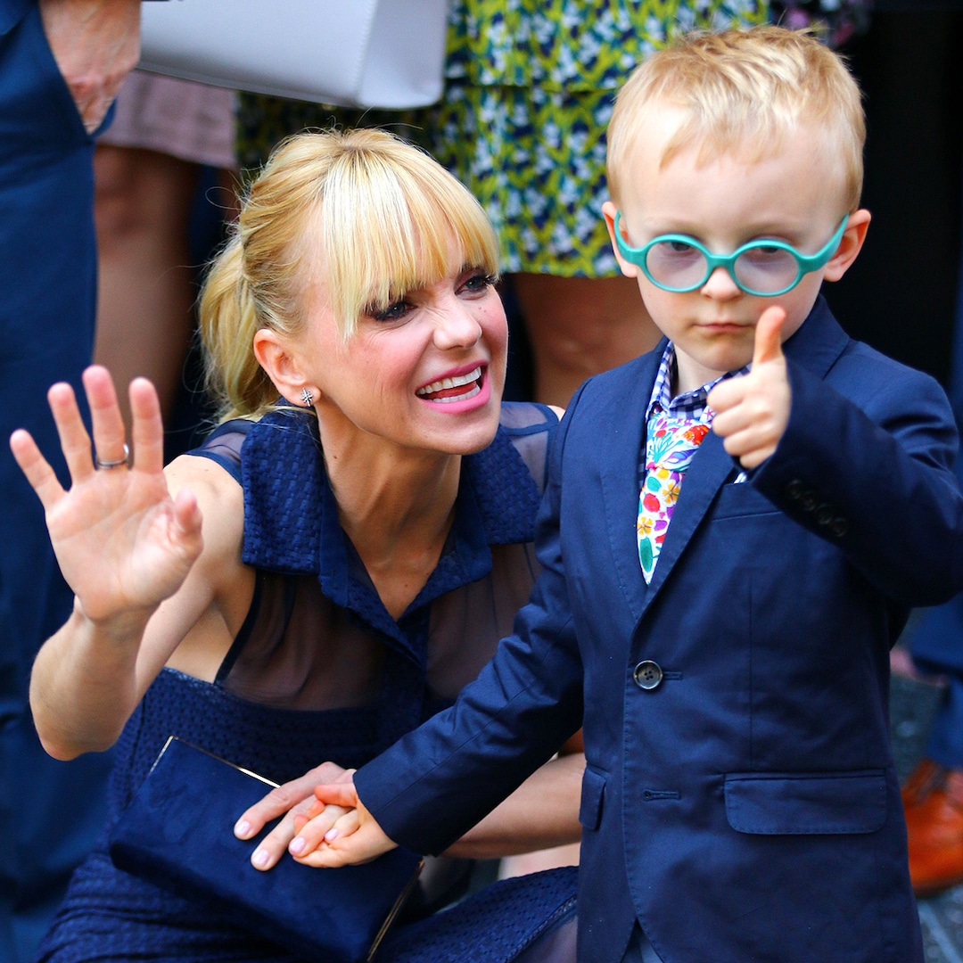 Anna Faris Shares Never-Before-Seen Photo of Son Jack as a Newborn - E! NEWS