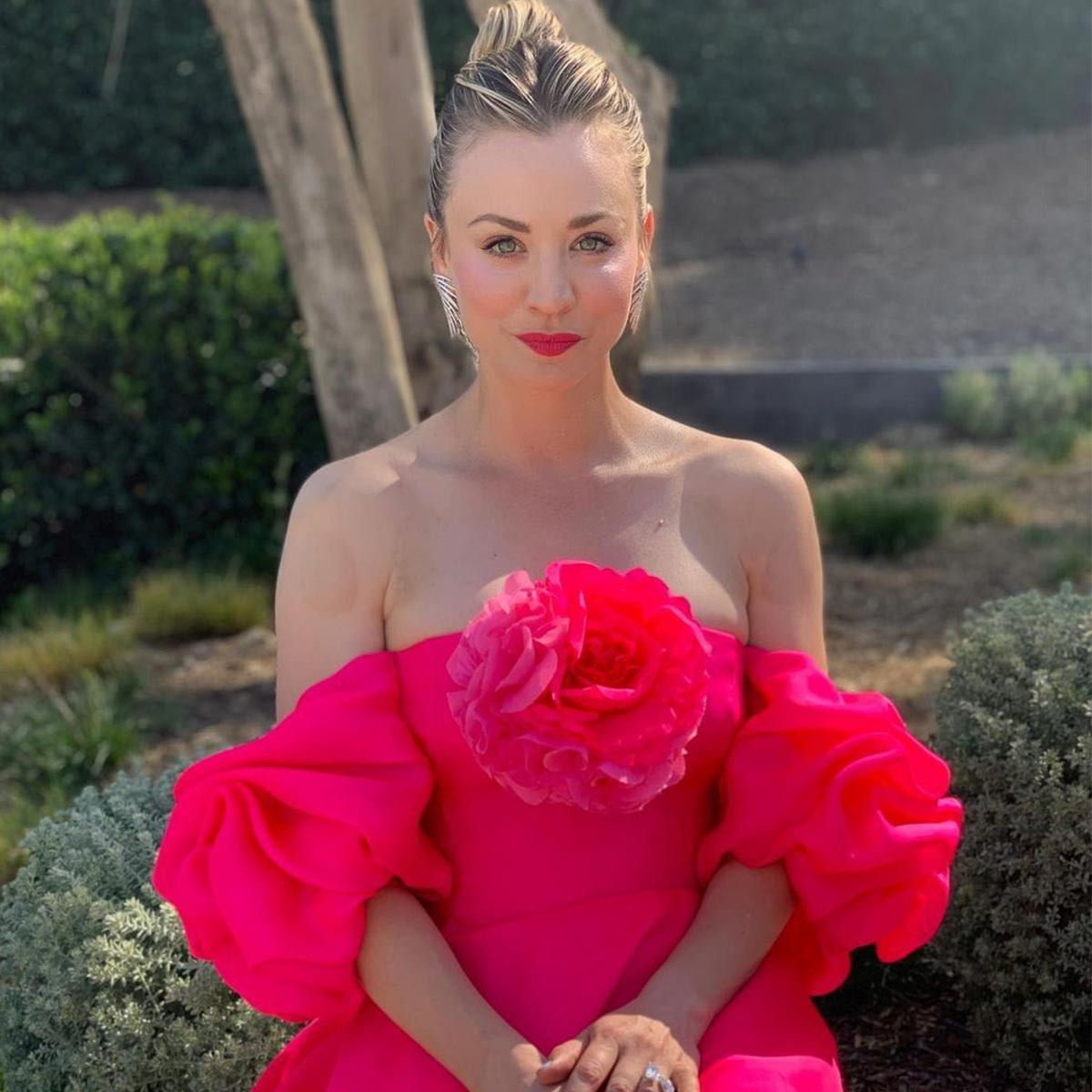 Kaley Cuoco News, Pictures, and Videos - E! Online