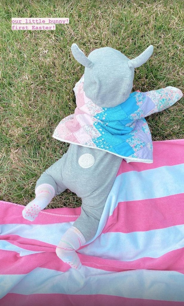 Gigi Hadid, Easter, Khai