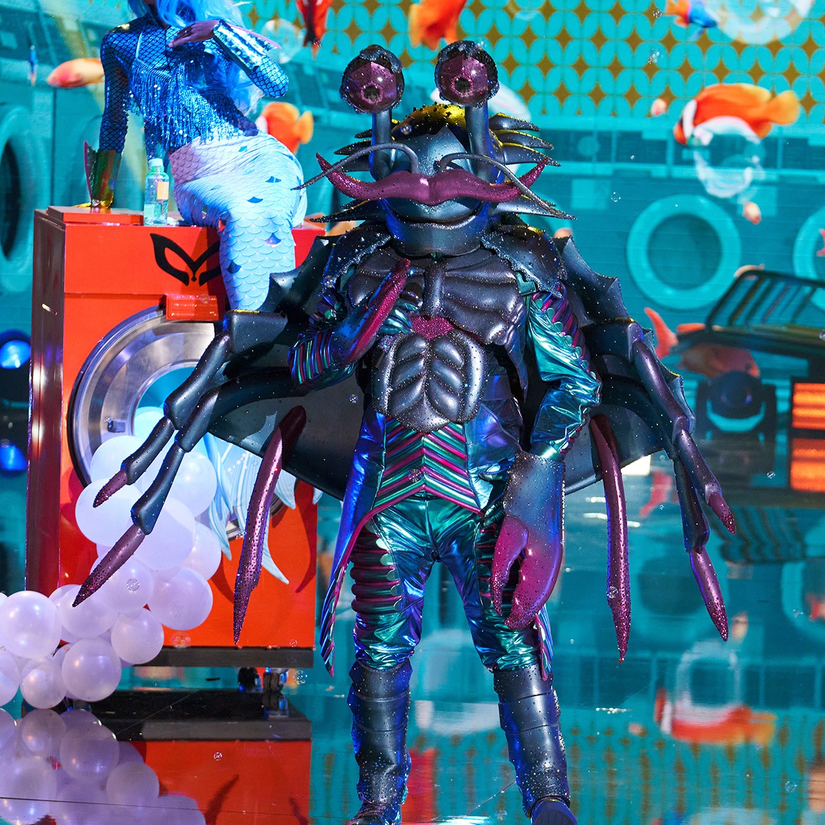 Uh Oh Crab Is Overheating On The Masked Singer E Online Uk Uh Oh Crab Is Overheating On The Masked Singer E Online Uk
