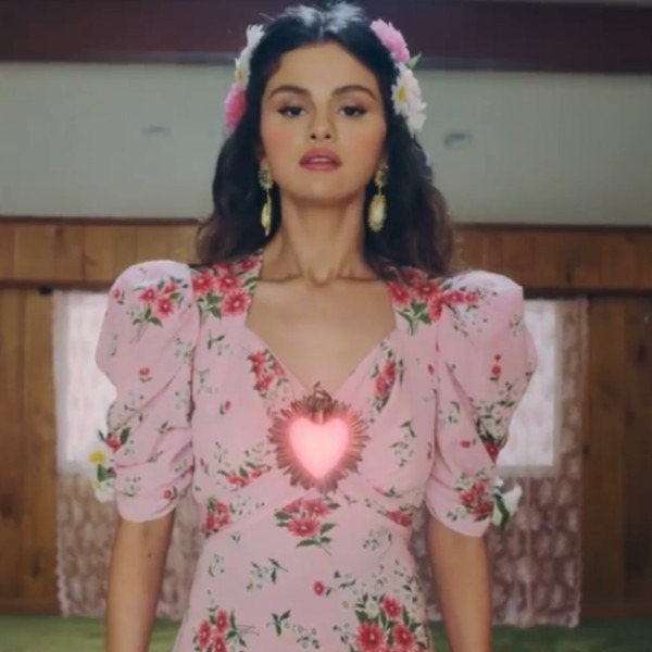 Selena Gomez, De Una Vez