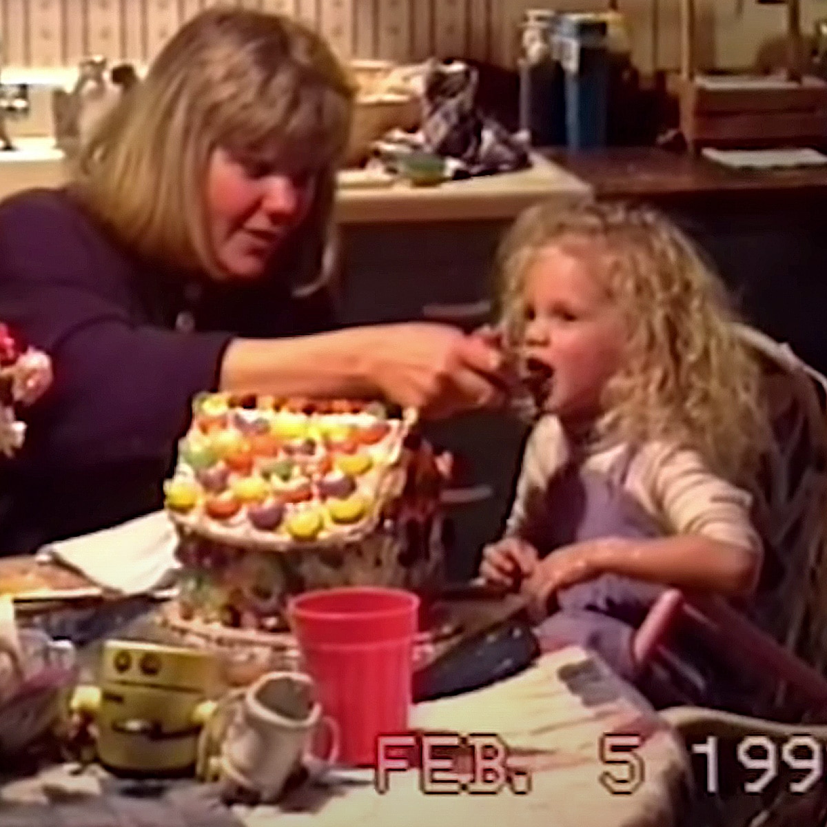 Taylor Swift และ Mom Andrea Swift มีช่วงเวลาอันแสนหวานหลังจากการแสดงทัวร์ Eras