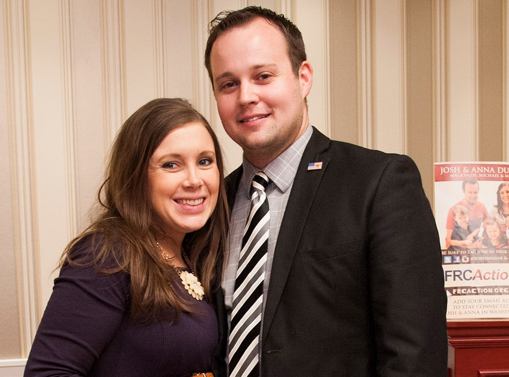 ที่ที่ Jill Duggar ยืนอยู่กับพ่อแม่ Michelle และ Jim Bob Duggar