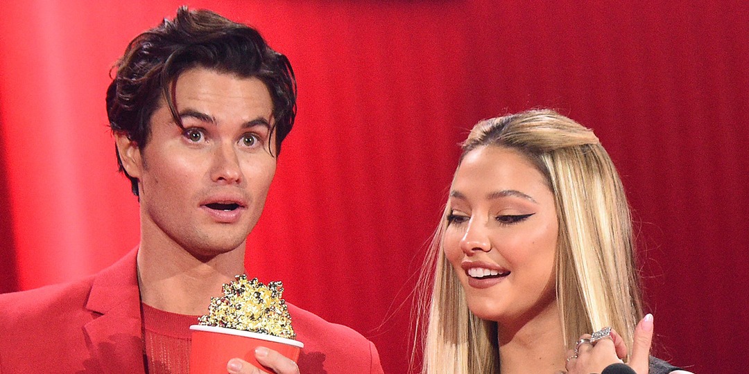 See Best Kiss Winners Chase Stokes And Madelyn Cline Share Steamy Smooch At 21 Mtv Movie Tv Awards E Online See Best Kiss Winners Chase Stokes And Madelyn Cline Share Steamy Smooch At 21 Mtv Movie Tv Awards E Online