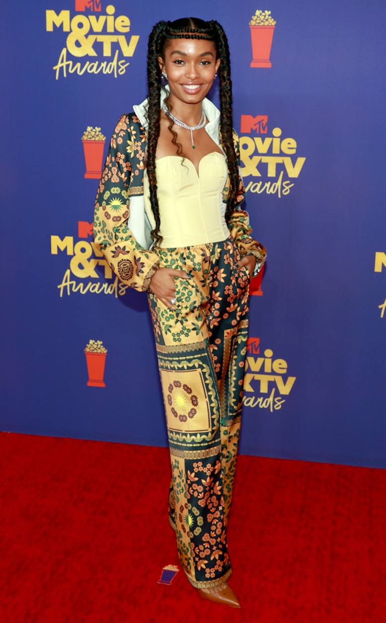 Photos From Best Dressed Stars At The 21 Mtv Movie Tv Awards E Online