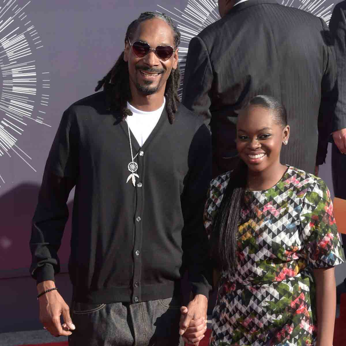 24-годишната дъщеря на Snoop Dogg Кори споделя, че е претърпяла „тежък“ инсулт