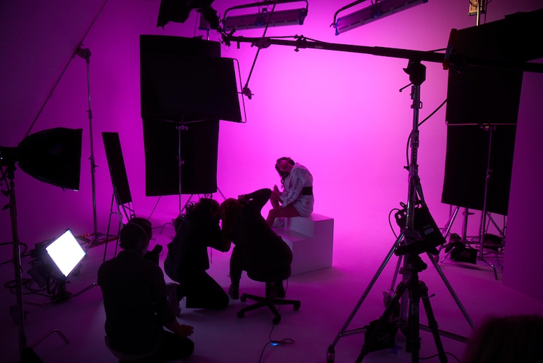 E-Comm: Social Tourist, Charli D'Amelio, Dixie D'Amelio