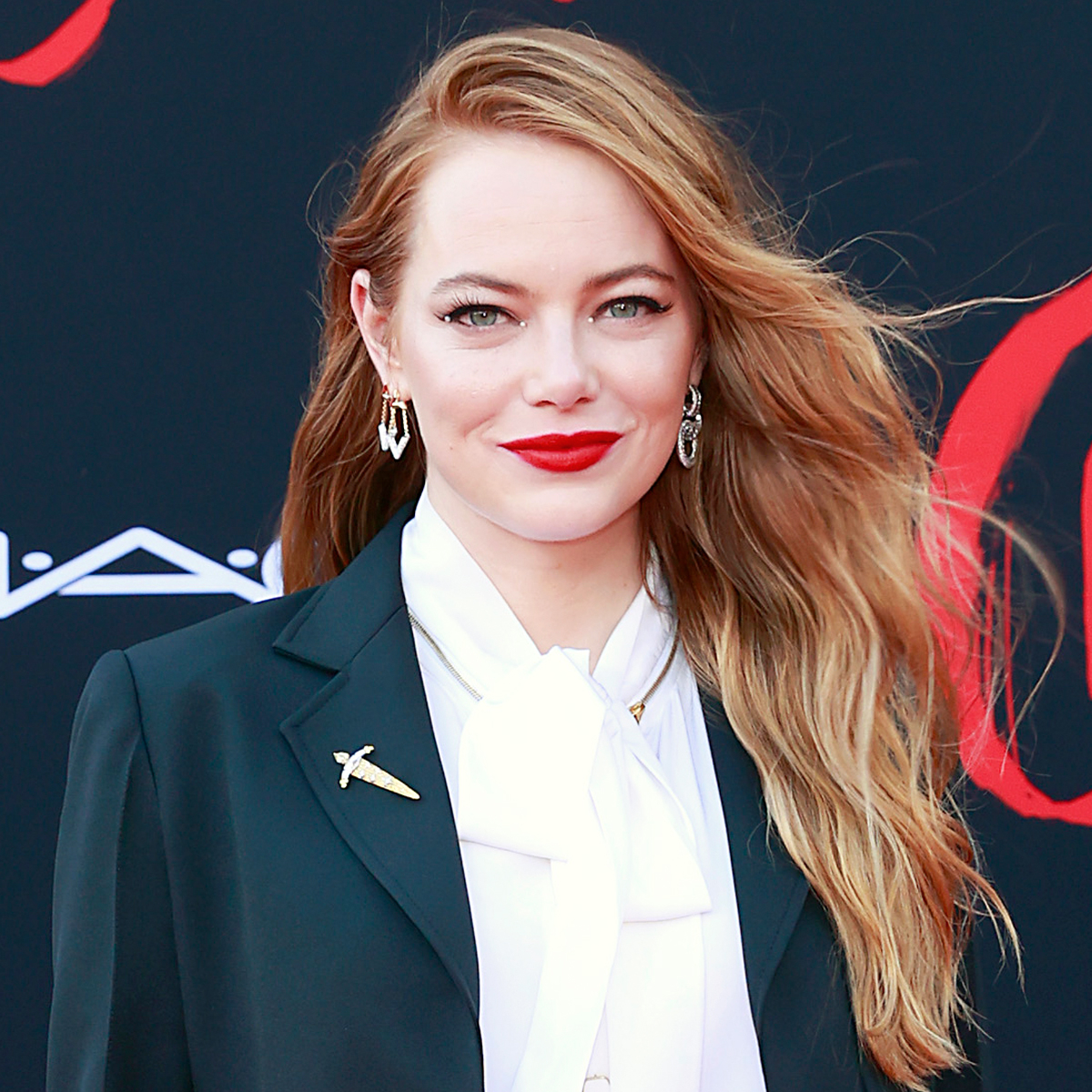 Emma Stone just wore a suit that has us ready to take on the winter season  - HelloGigglesHelloGiggles