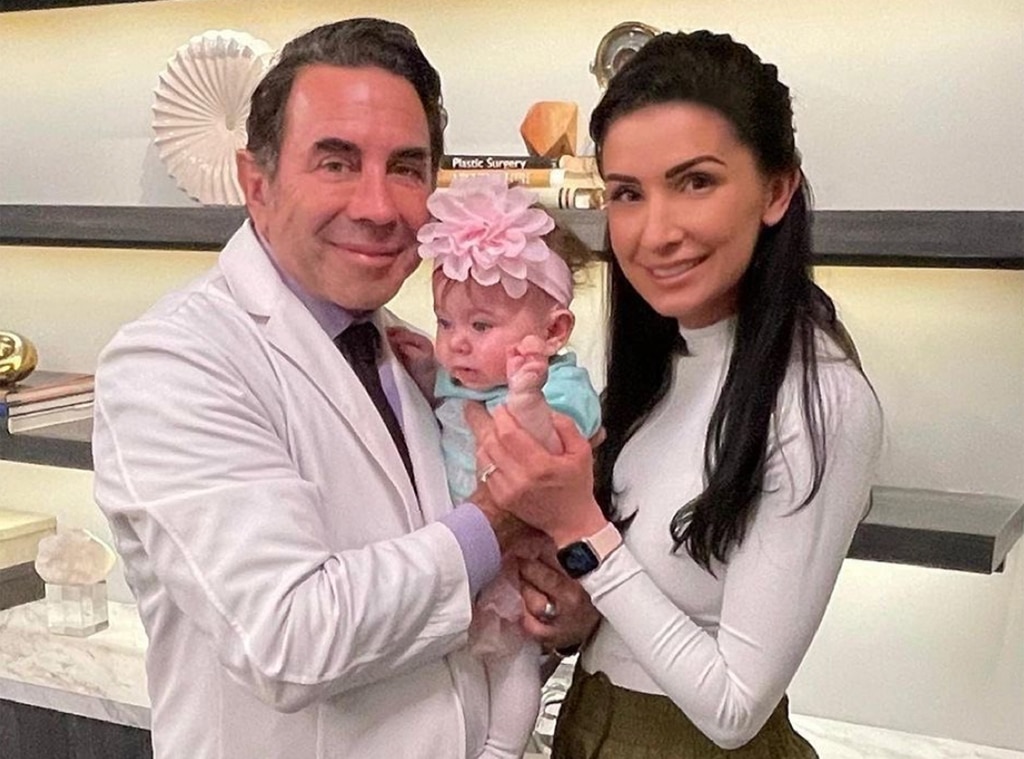 Bác sĩ Paul Nassif và vợ Brittany tiết lộ giới tính của em bé số 2