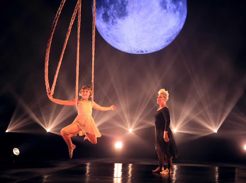 Pink, Willow Sage Hart, 2021 Billboard Music Awards, Billboard Music Awards, Show