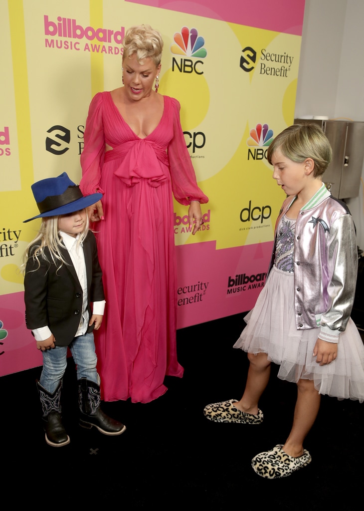 Jameson Moon Hart, Pink, Willow Sage Hart , 2021 Billboard Music Awards, Billboard Music Awards, Candids