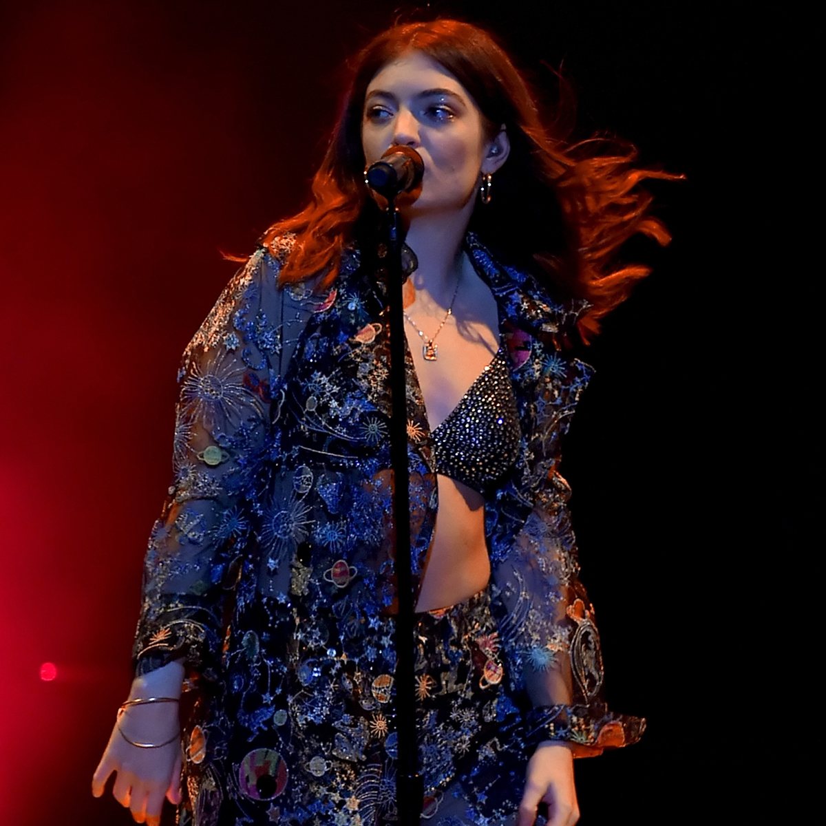 Lorde - Lorde Officially Returning To Music In 2022 Lorde Music ...
