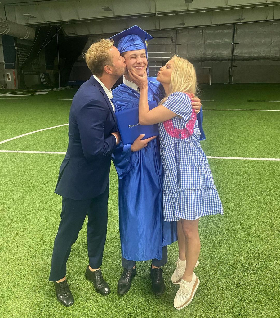 Tim McGraw and Faith Hill celebrate daughters' graduations: 'Mom