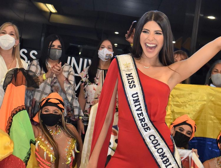 El Regano Que Se Llevo Miss Colombia Al Partir Al Miss Universo 2021 E Online Latino Mx