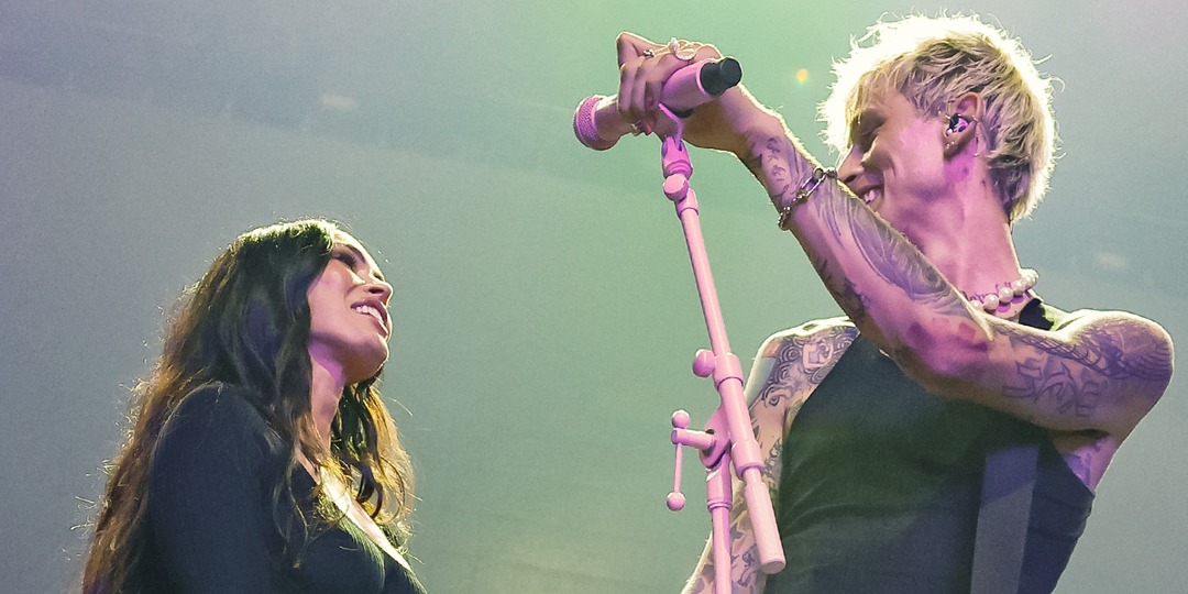 Megan Fox And Machine Gun Kelly Take Their Love To The Stage E Online Megan Fox And Machine Gun Kelly Take Their Love To The Stage E Online