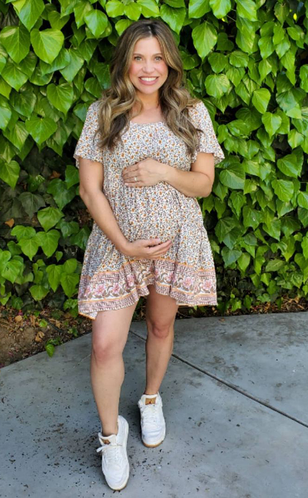 Pregnant-Danielle-Fishel-Shares-Adorable-First-Baby-Bump-Pic.jpg?quality=86&strip=all