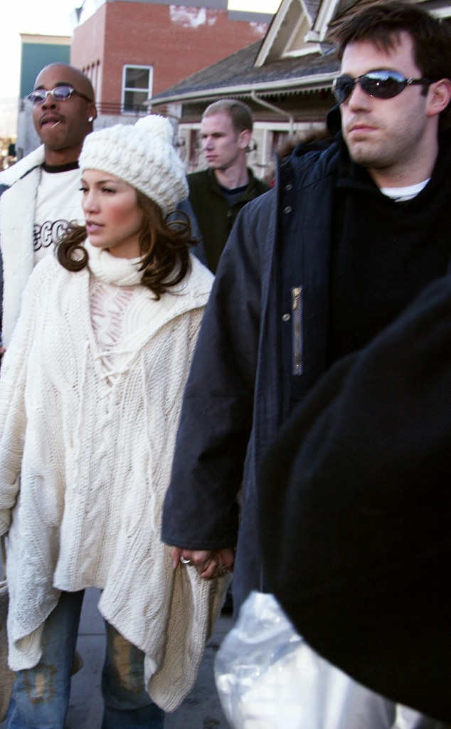 Ben Affleck ยิ้มกว้างใน L.A. ขณะที่ J.Lo เข้าร่วมงาน Toronto Event