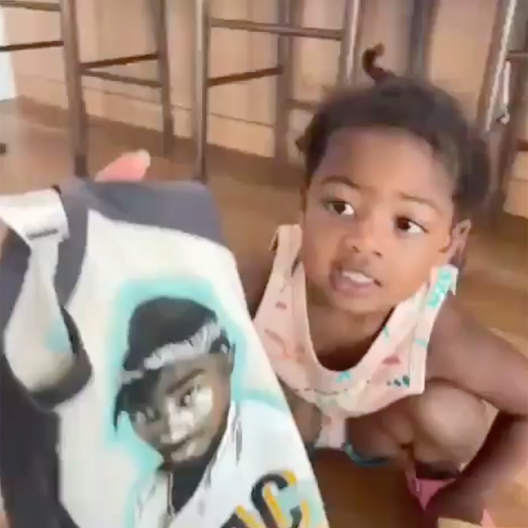 Watch Gabrielle Union's Daughter Kaavia React Adorably After Receiving Tupac Shirt as a Gift - E! NEWS