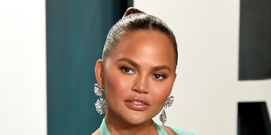 Here’s How Pregnant Chrissy Teigen Clapped Back at Criticism About Her Appearance - E! Online.jpg