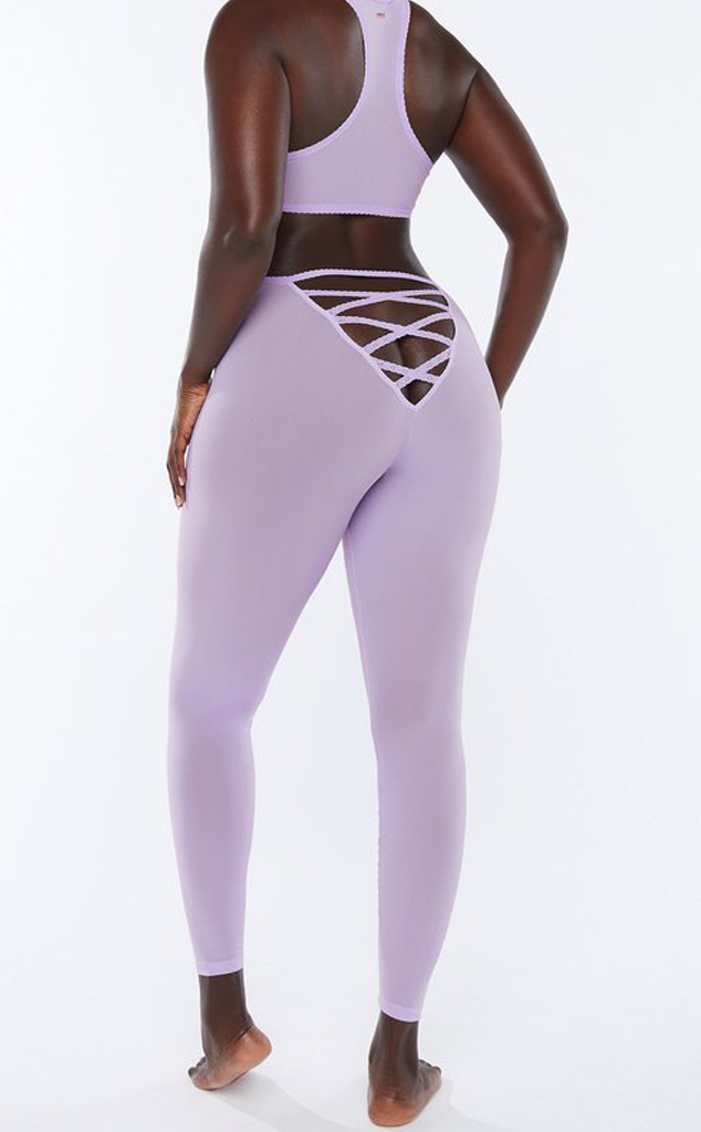 https://akns-images.eonline.com/eol_images/Entire_Site/2021515/rs_634x1024-210615110515-634-fenty-crotcless-butt-leggings.jpg?fit=around%7C634:1024&output-quality=90&crop=634:1024;center,top