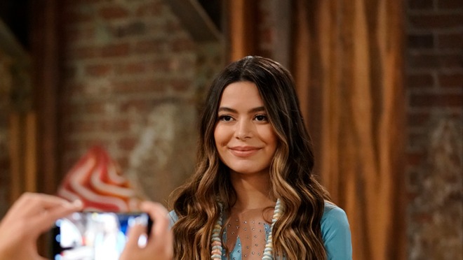 Miranda Cosgrove News Pictures And Videos E Online Miranda Cosgrove News Pictures And Videos E Online