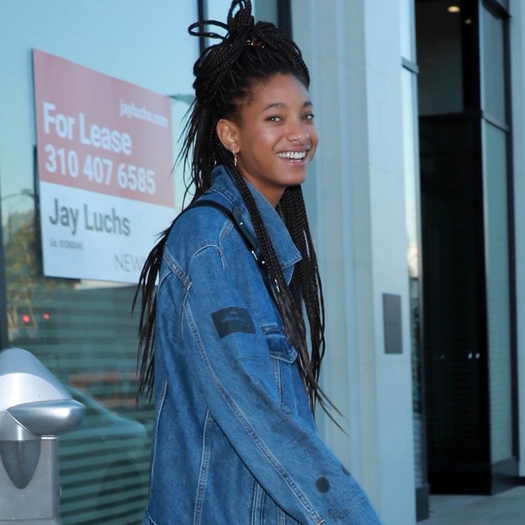 Willow Smith Fiercely Shaves Her Head on Stage During 