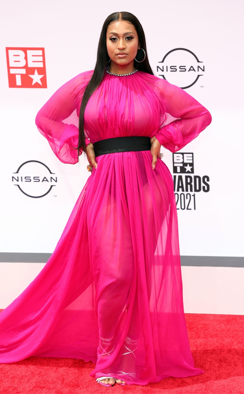 Jazmine Sullivan, 2021 BET Awards, red carpet fashion