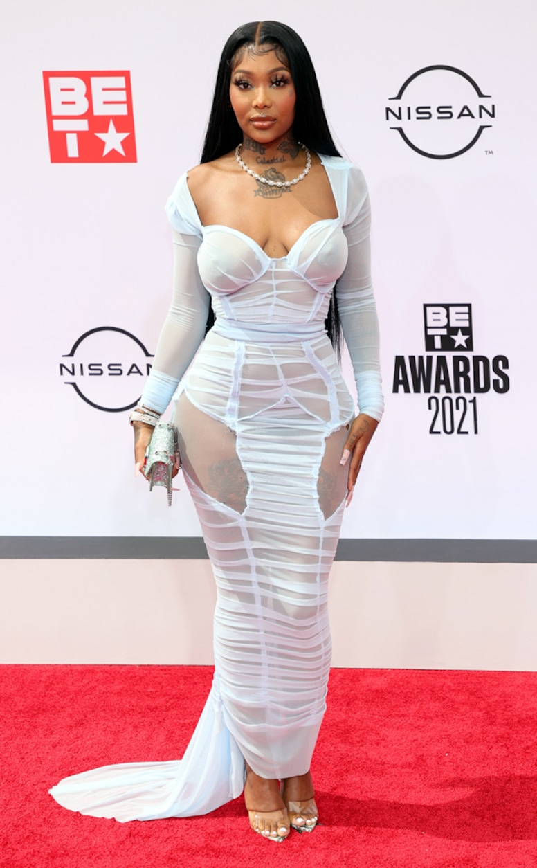 Summer Walker, 2021 BET Awards, red carpet fashion