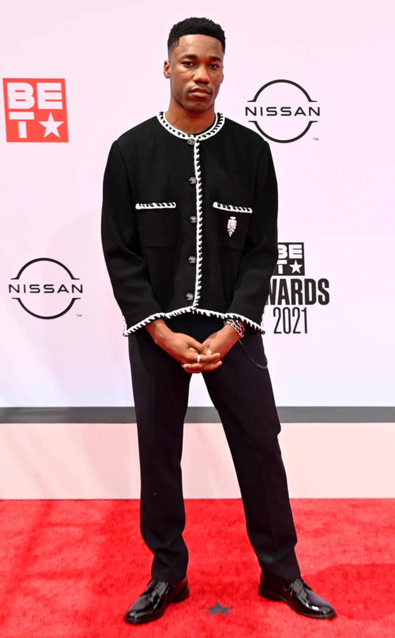 Giveon, 2021 BET Awards, Red carpet fashion