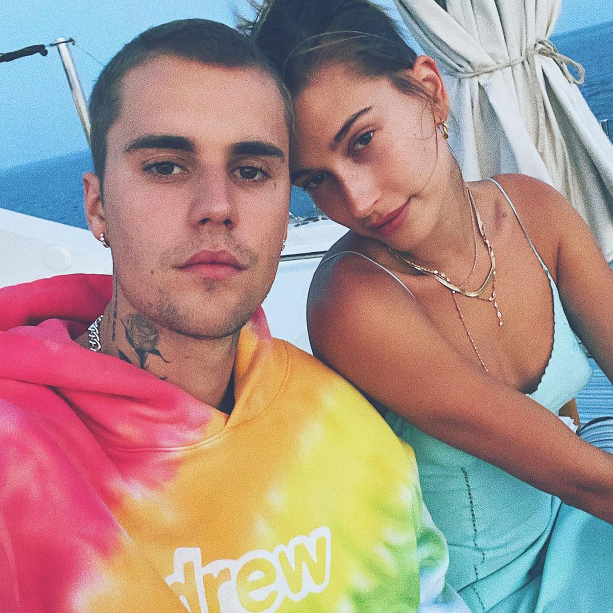 hailey baldwin and justin bieber are all smiles while justin shows