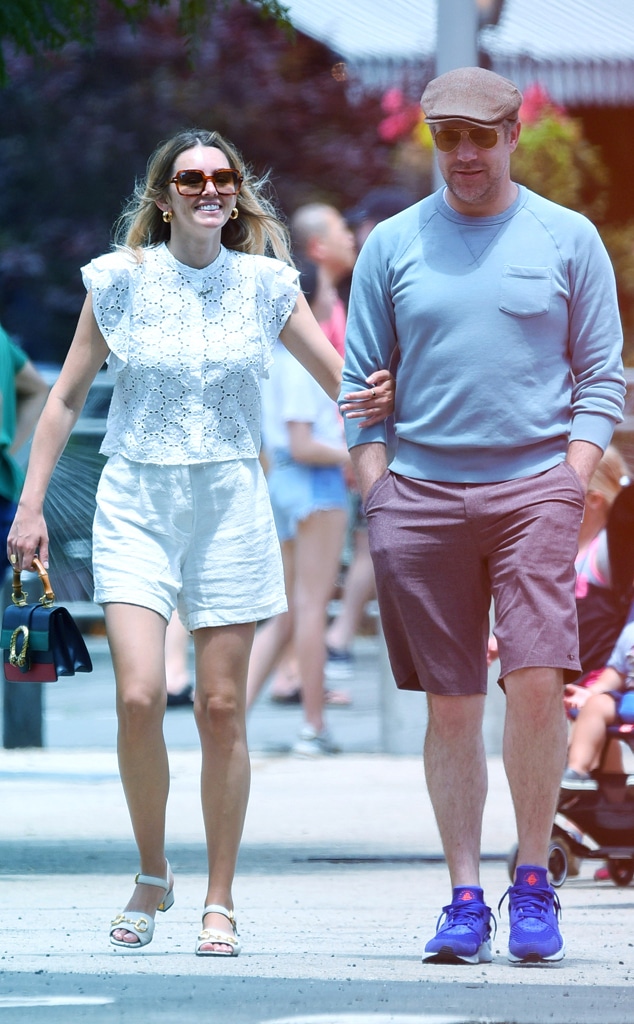 Jason Sudeikis And English Star Keeley Hazell Get Cozy In Nyc Outing E Online Jason Sudeikis And English Star Keeley Hazell Get Cozy In Nyc Outing E Online