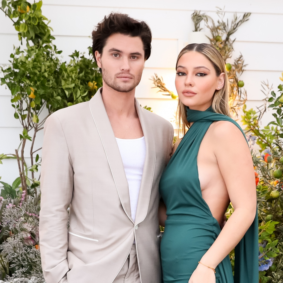 Outer Banks’ Madelyn Cline Shares What It Was Like Working With Chase Stokes After Breakup – E! Online