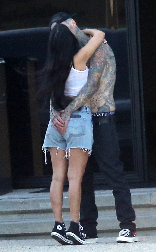 Kourtney Kardashian y Travis Barker no se quitaron las manos de encima durante su última salida Travis Barker, Kourtney Kardashian